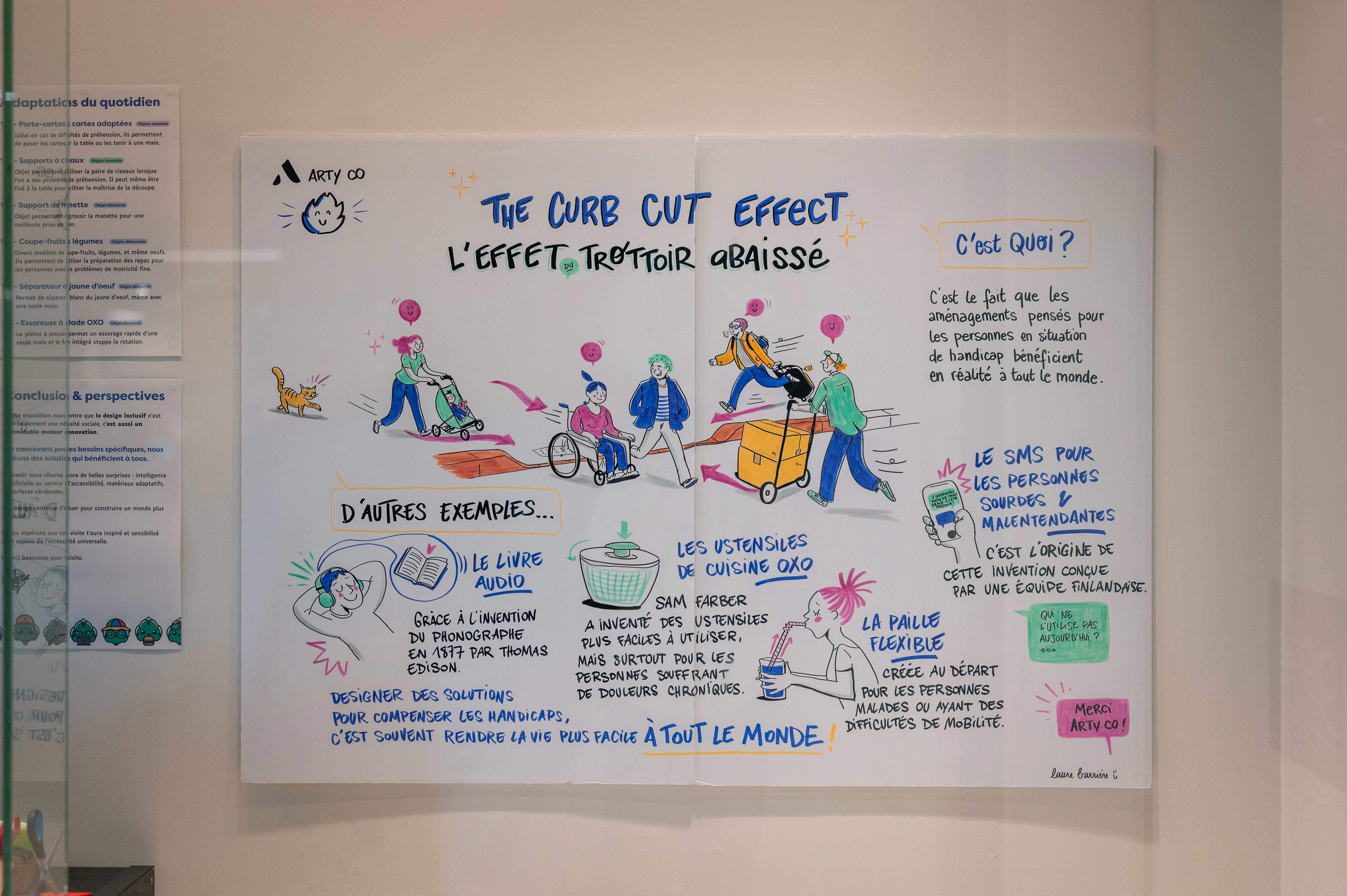 Visuel illustrant l’effet du trottoir abaissé (curb-cut effect). On y voit des personnes en fauteuil roulant, avec poussette ou valise, utilisant un trottoir abaissé. Le texte explique que les aménagements pensés pour les personnes handicapées profitent en réalité à tous. Des exemples sont cités : livres audio, ustensiles de cuisine OXO, paille flexible, SMS pour les personnes sourdes et malentendantes. En conclusion : “Designer des solutions pour compenser les handicaps, c’est souvent rendre la vie plus facile à tout le monde.”